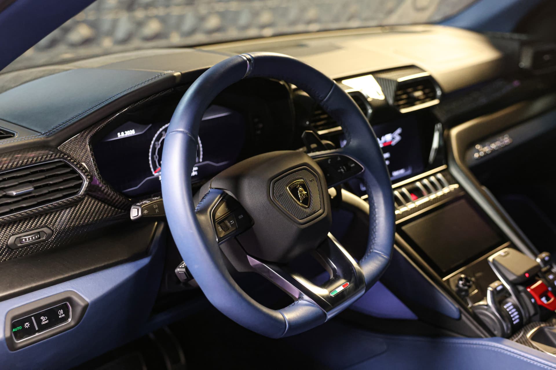 2023 Lamborghini Urus S dark blue with light blue interior 11