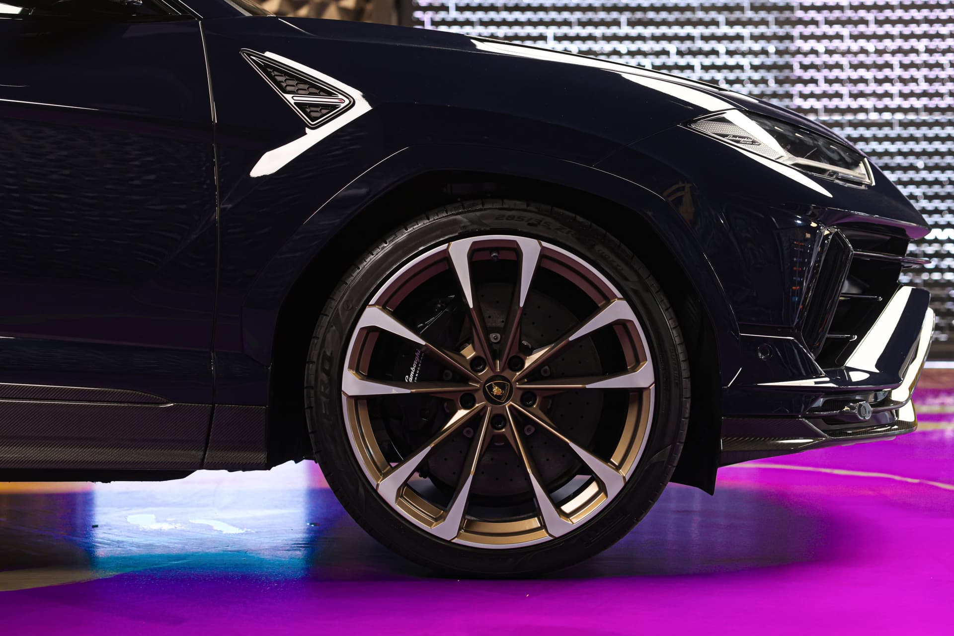 2023 Lamborghini Urus S dark blue with light blue interior 9