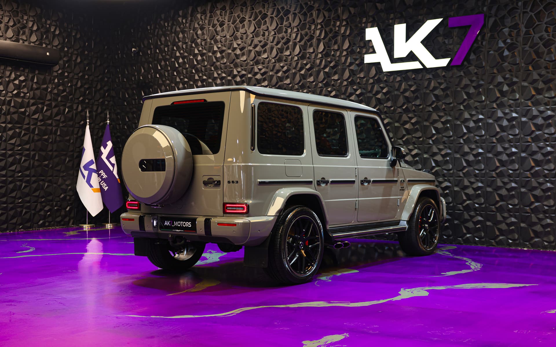 2024 Mercedes-AMG G 63 Grey with Red Interior 8