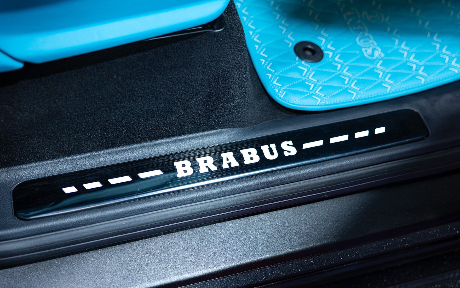2022 Brabus 900 Rocket Edition Black & Tiffany 15