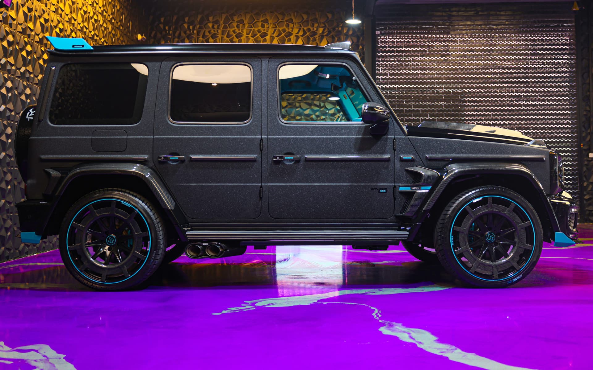 2022 Brabus 900 Rocket Edition Black & Tiffany 4
