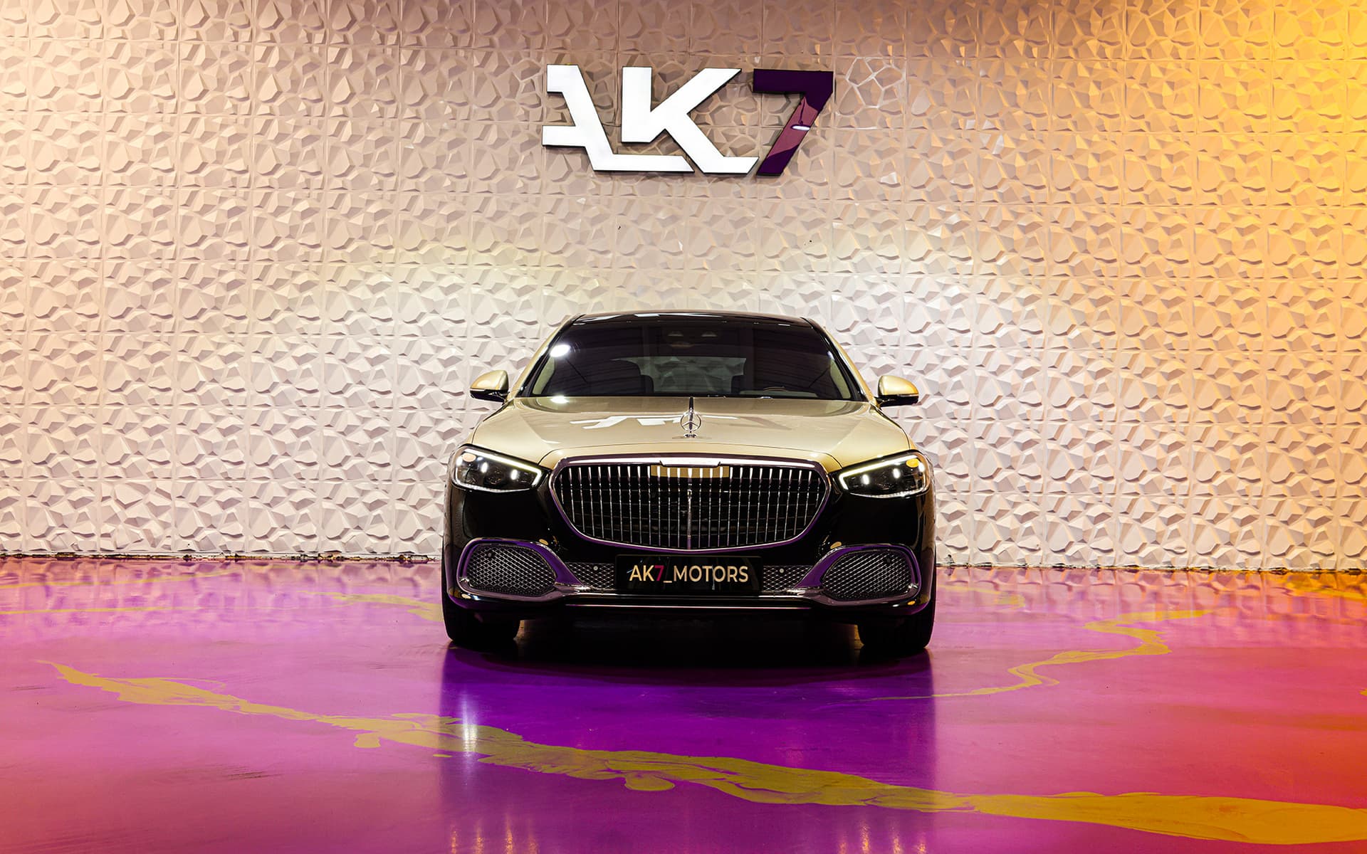 2024 Mercedes-Maybach S680 Black & Light Gold 2