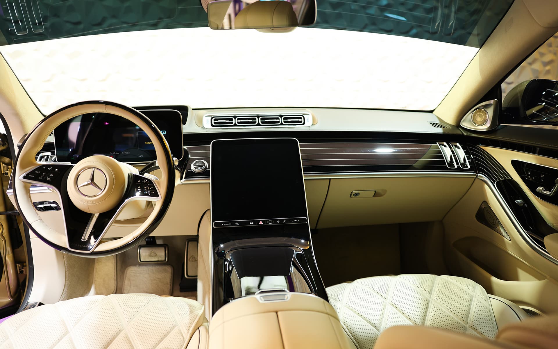 2024 Mercedes-Maybach S680 Black & Light Gold 13