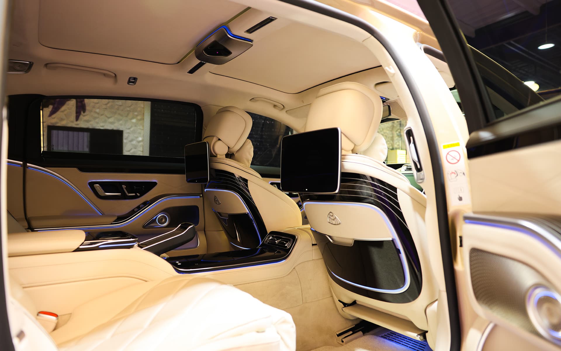 2024 Mercedes-Maybach S680 Black & Light Gold 14
