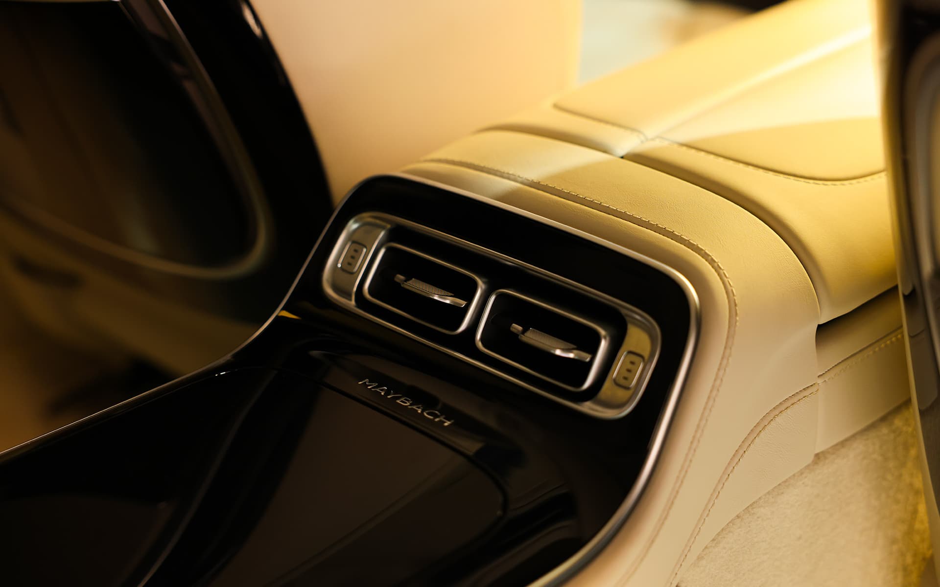 2024 Mercedes-Maybach S680 Black & Light Gold 18