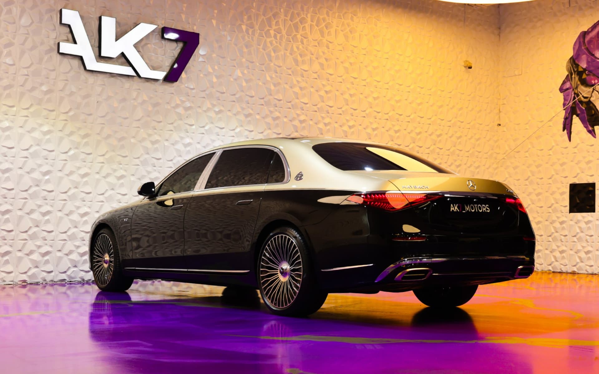 2024 Mercedes-Maybach S680 Black & Light Gold 4