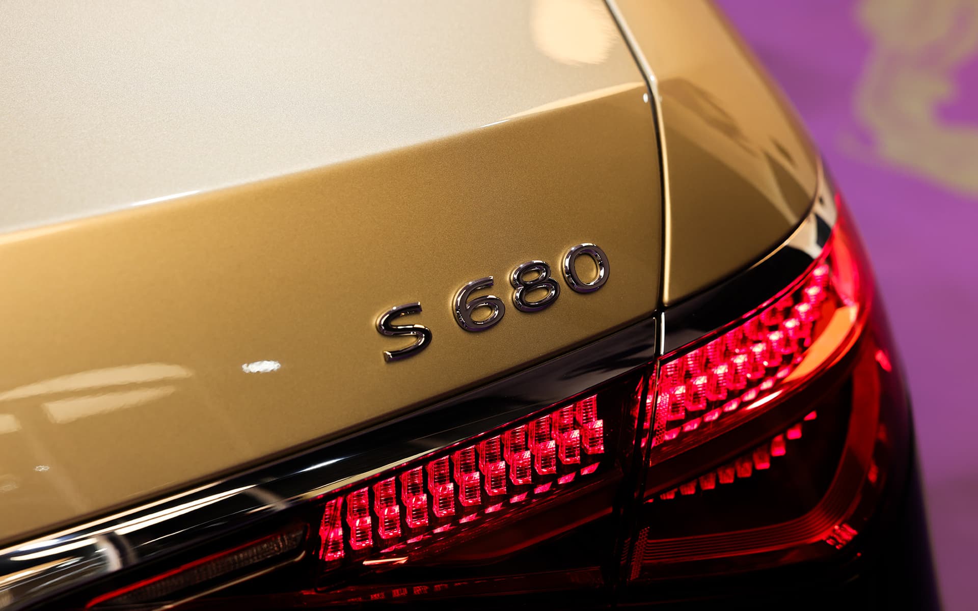 2024 Mercedes-Maybach S680 Black & Light Gold 8