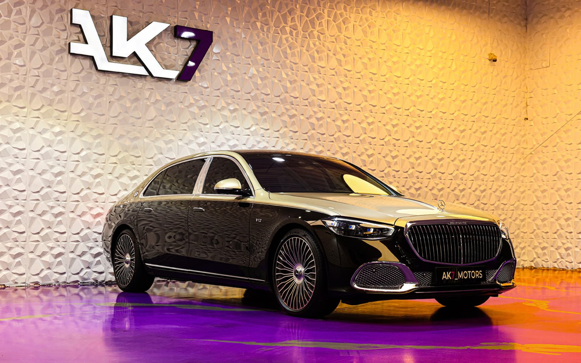 Mercedes-Maybach S680 2024: The Ultimate V12 Luxury Experience