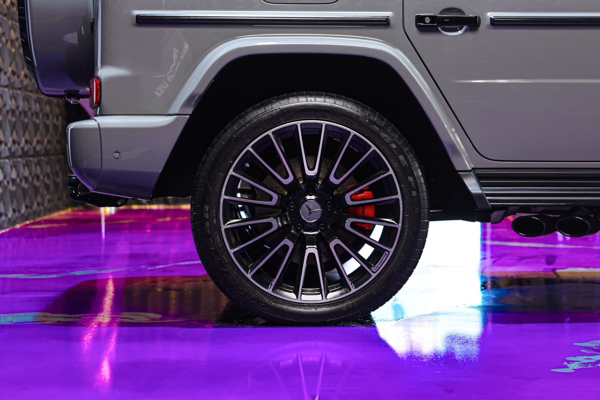 2025 Mercedes-Benz AMG G63 Grey with White Interior 5
