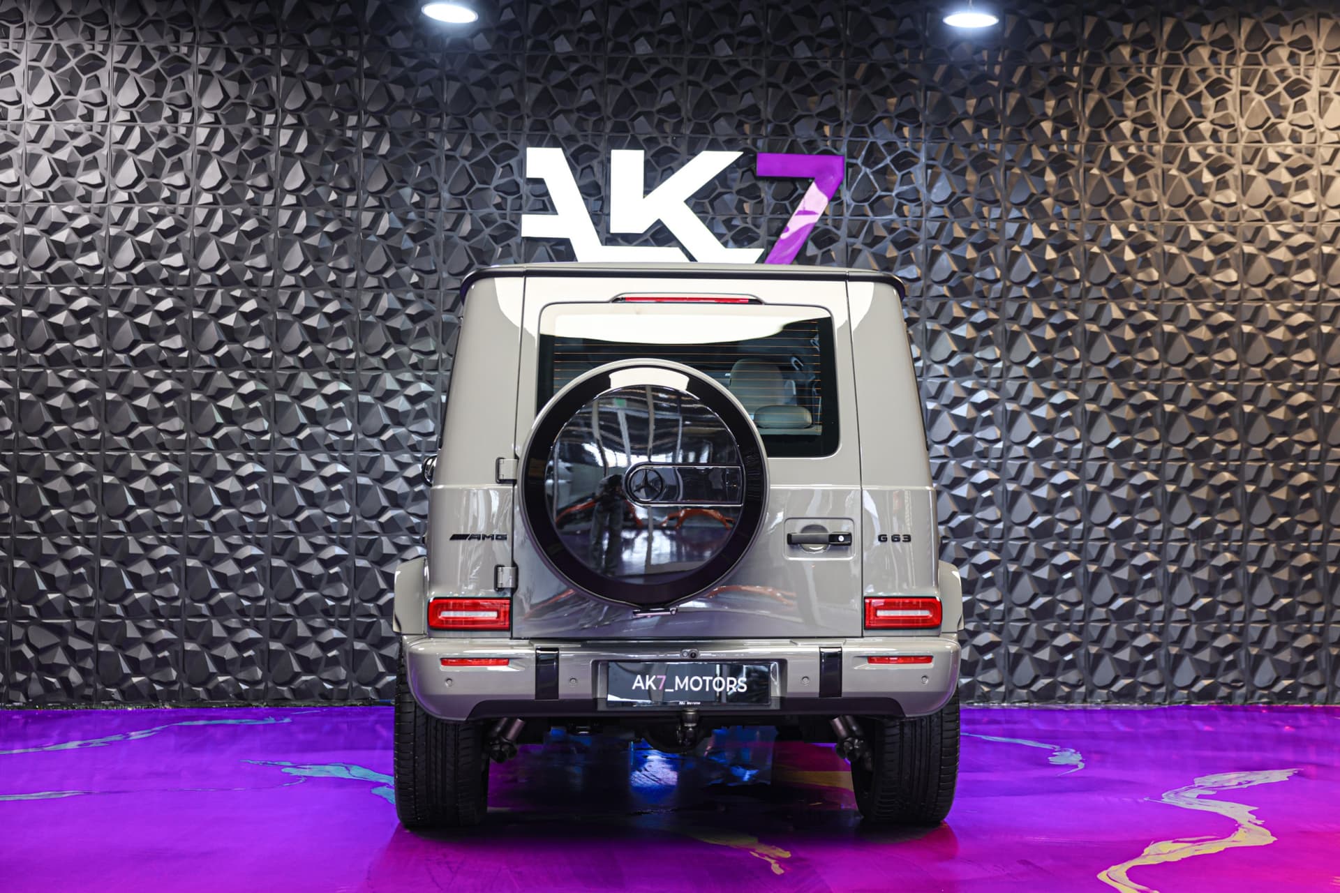 2025 Mercedes-Benz AMG G63 Grey with White Interior 8