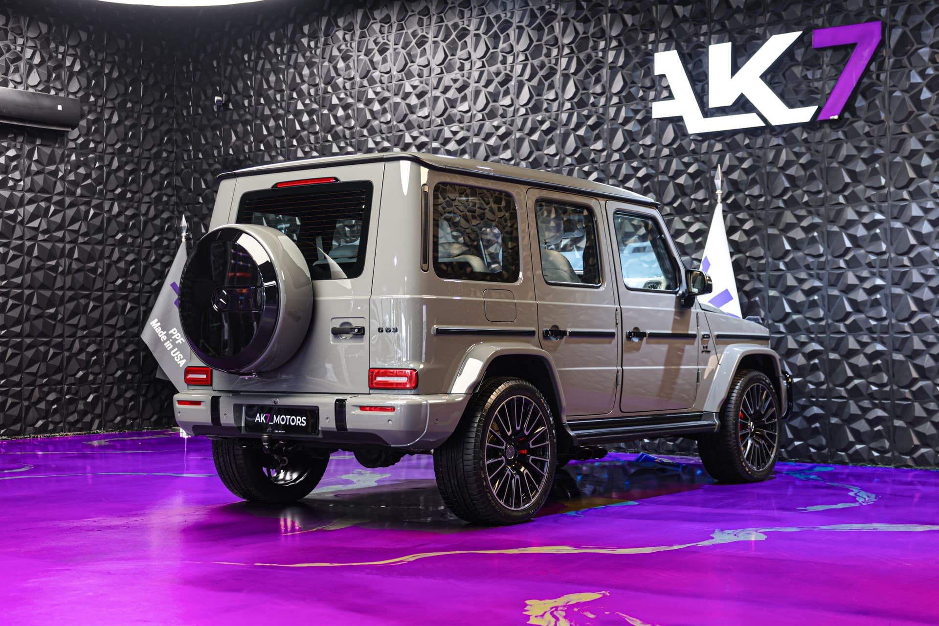 2025 Mercedes-Benz AMG G63 Grey with White Interior 9