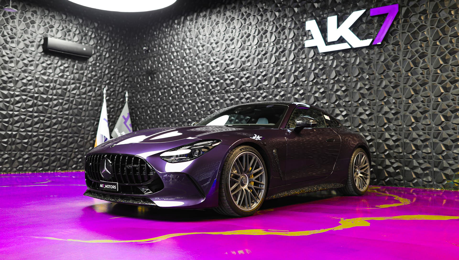2025 Mercedes-Benz GT 63 Obsidian Black & Grey / White 3