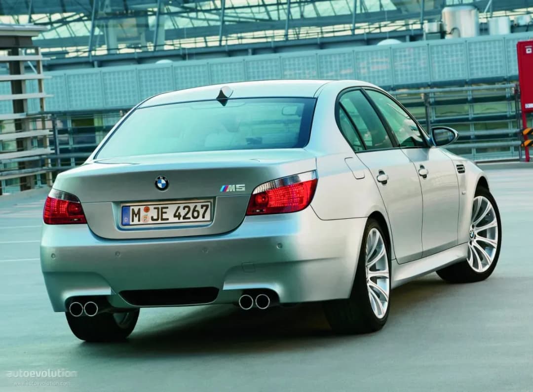 BMW-M5-2005