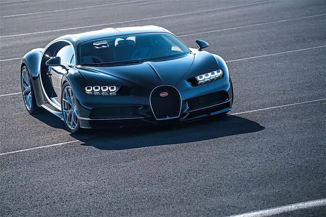 BUGATTI-Chiron-2016