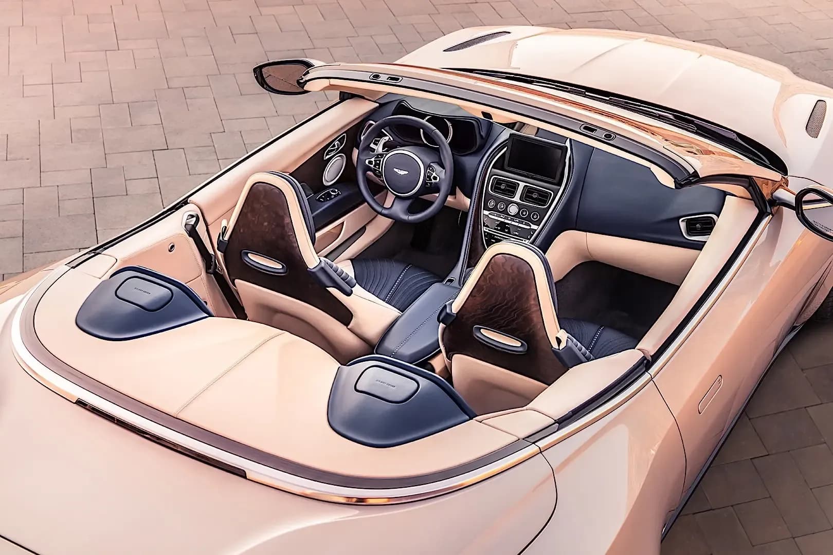 ASTON-MARTIN-DB11-Volante