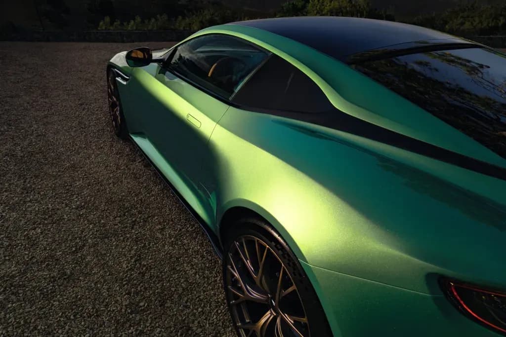 ASTON-MARTIN-DB12