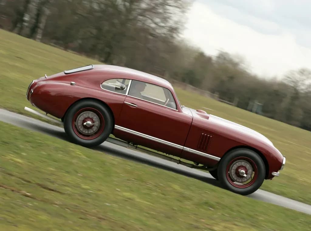 ASTON-MARTIN-DB2