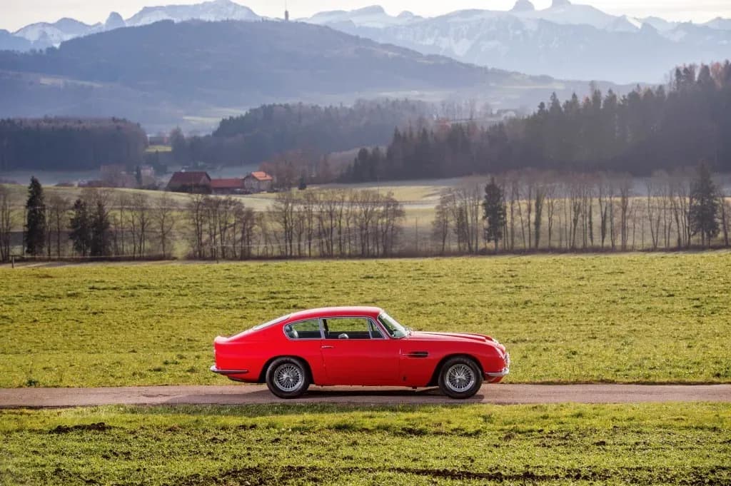 ASTON-MARTIN-DB6