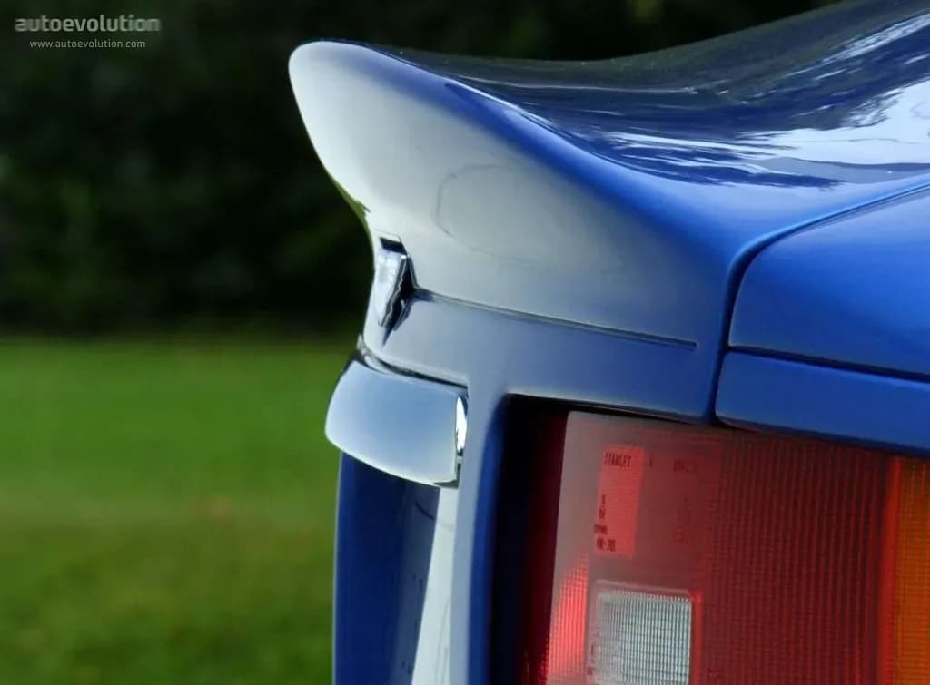 ASTON-MARTIN-DB7