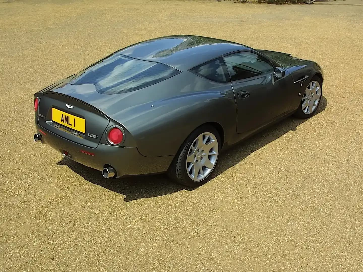 ASTON-MARTIN-DB7