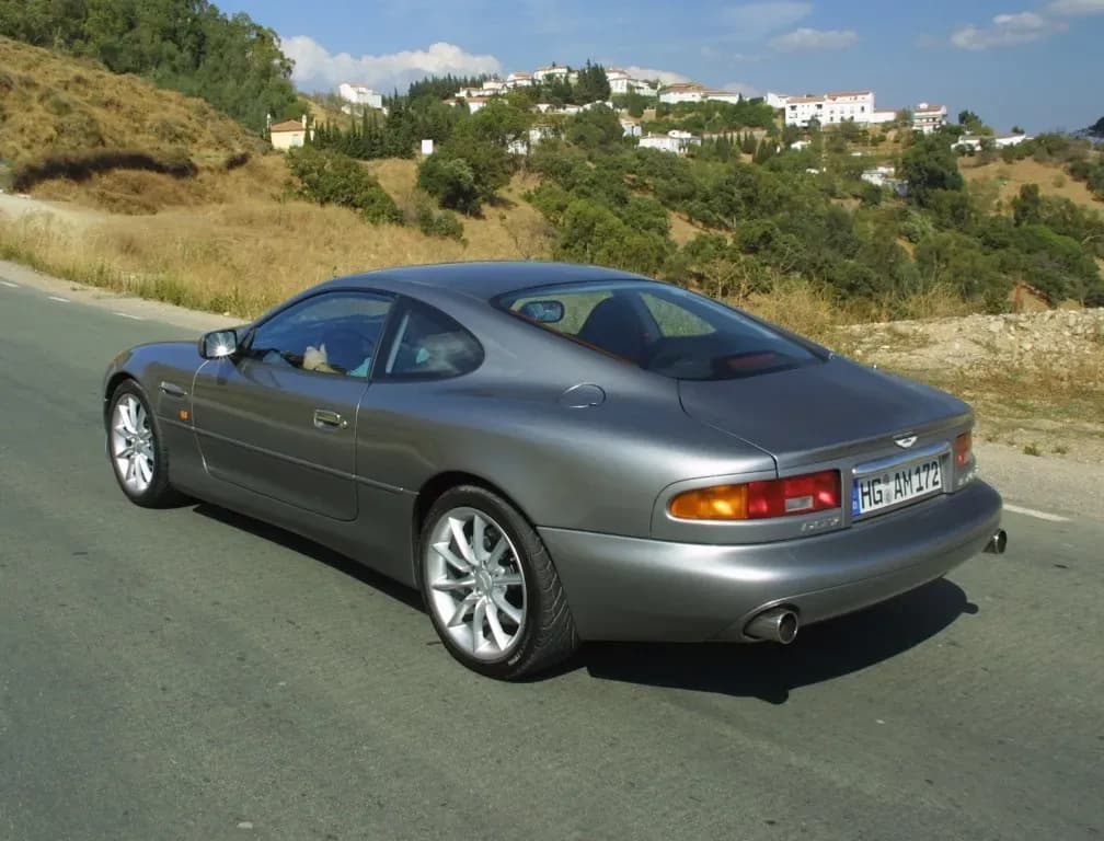 ASTON-MARTIN-DB7