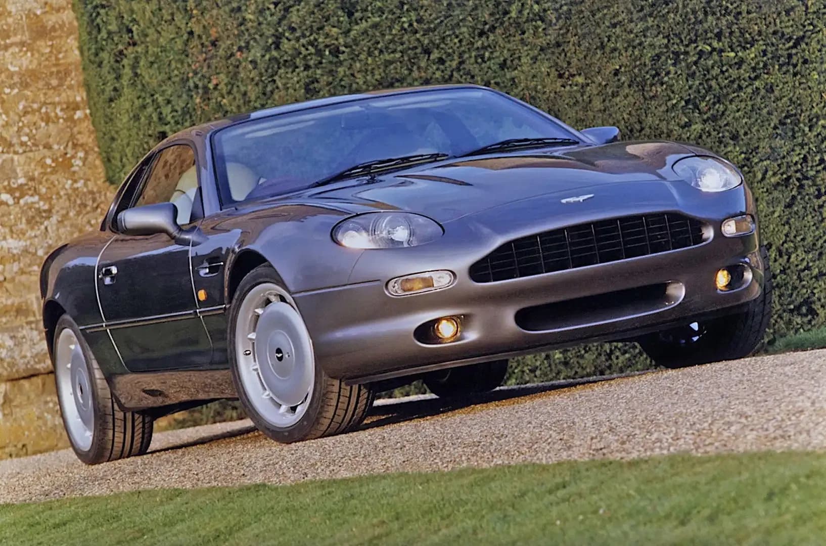 ASTON-MARTIN-DB7