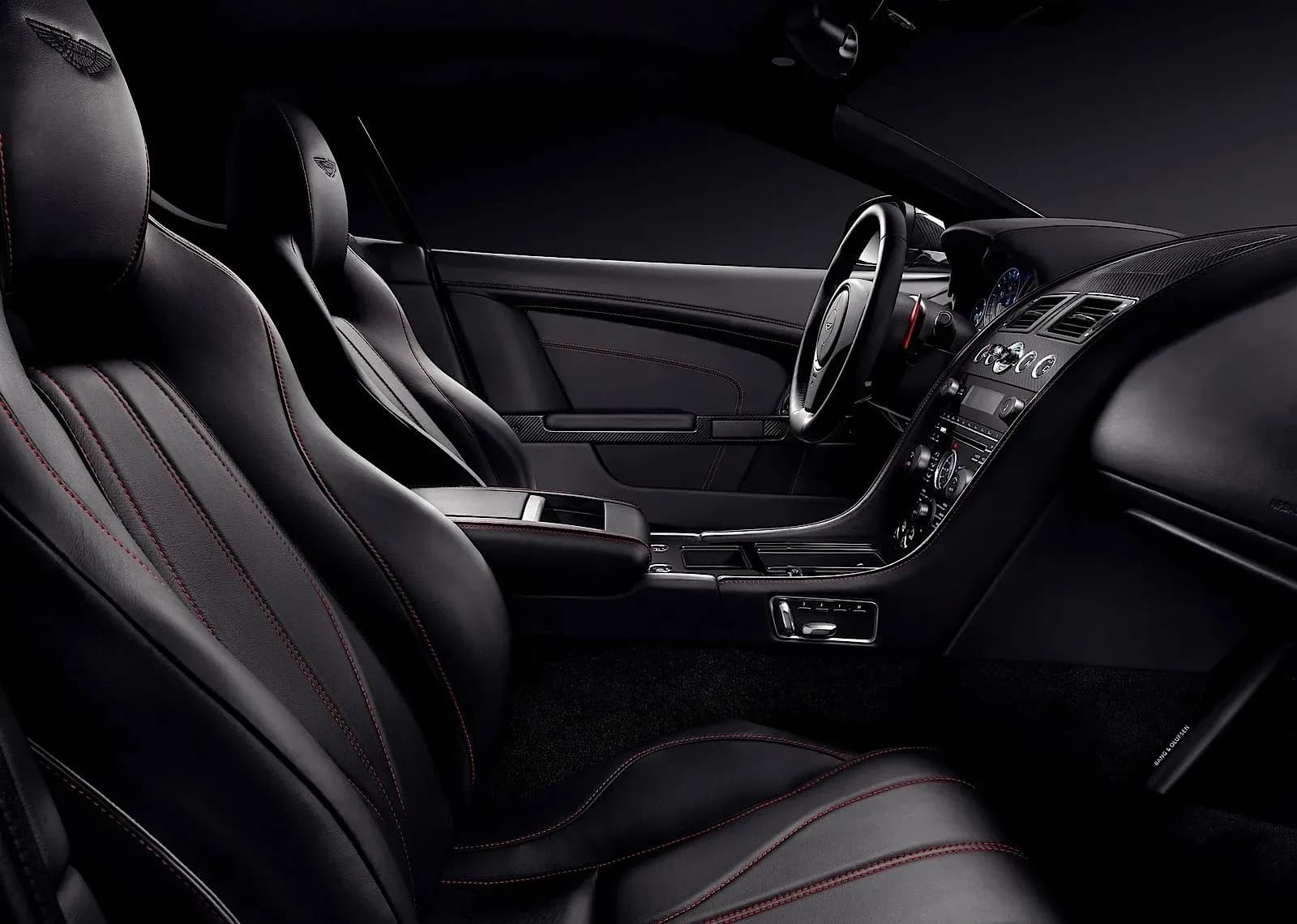 ASTON-MARTIN-DB9