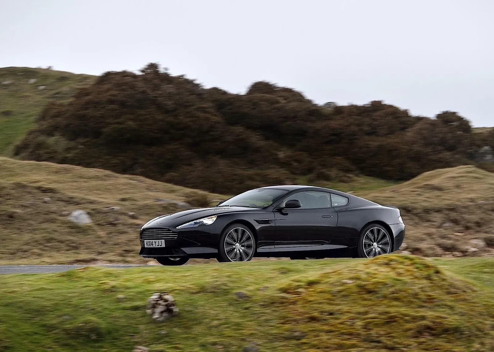 ASTON-MARTIN-DB9