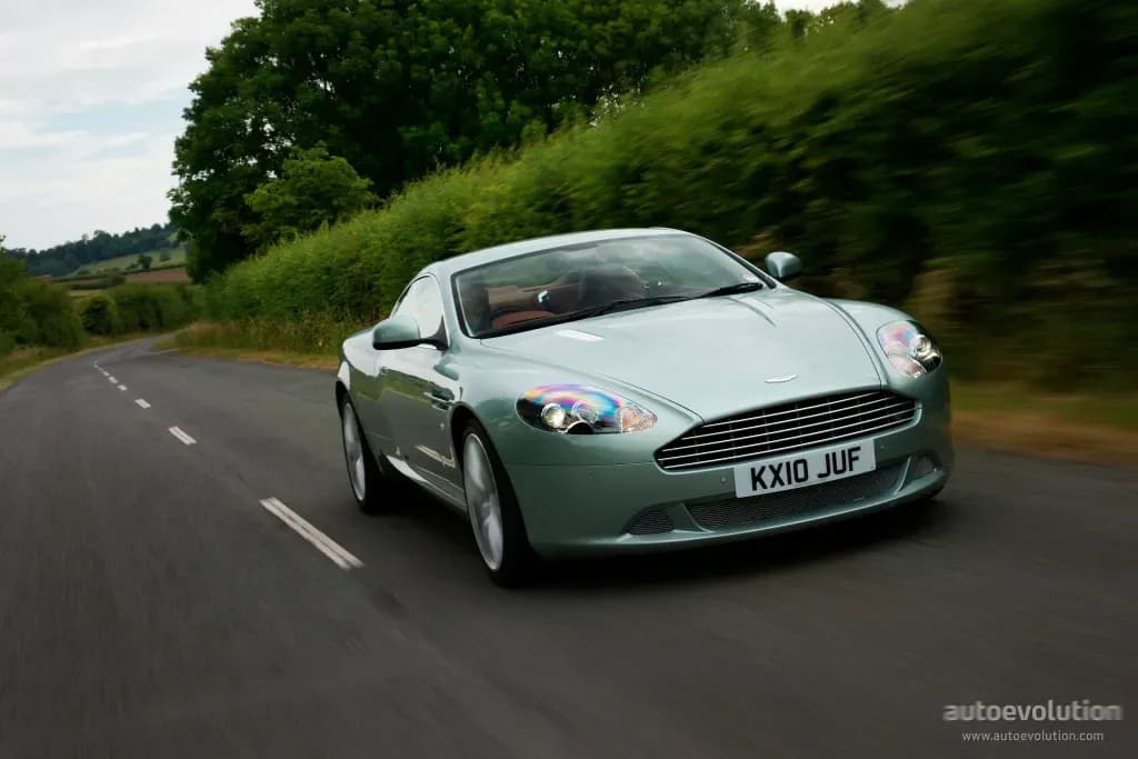 ASTON-MARTIN-DB9