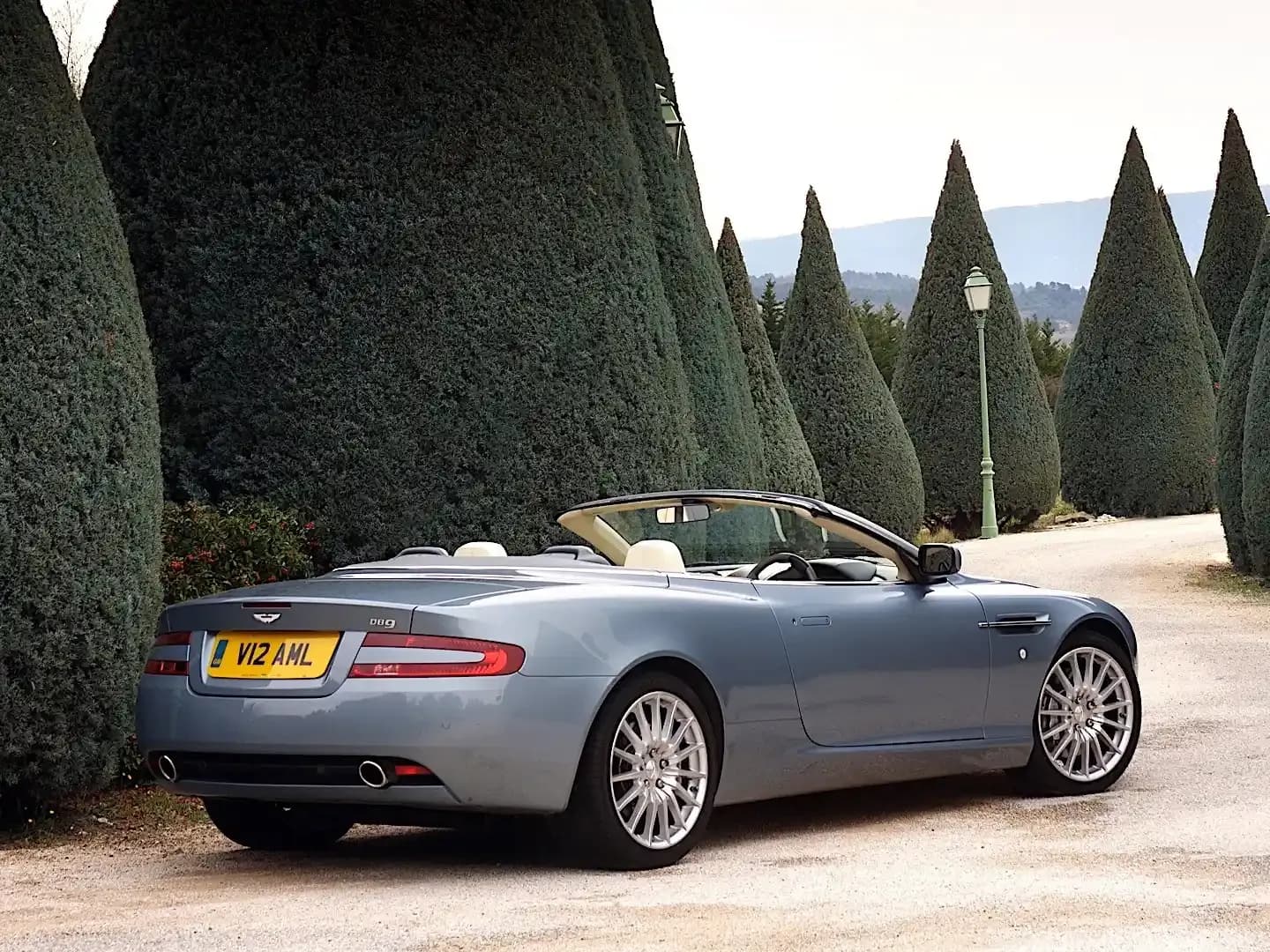 ASTON-MARTIN-DB9-Volante