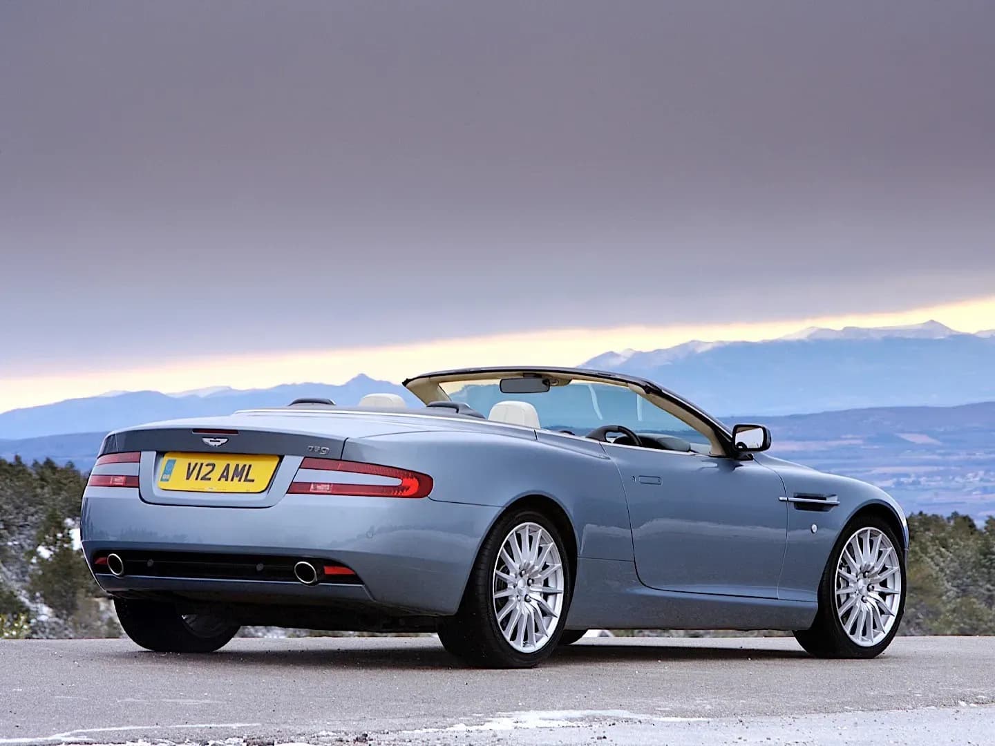 ASTON-MARTIN-DB9-Volante