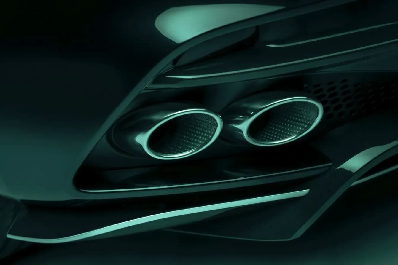 ASTON-MARTIN-DBS