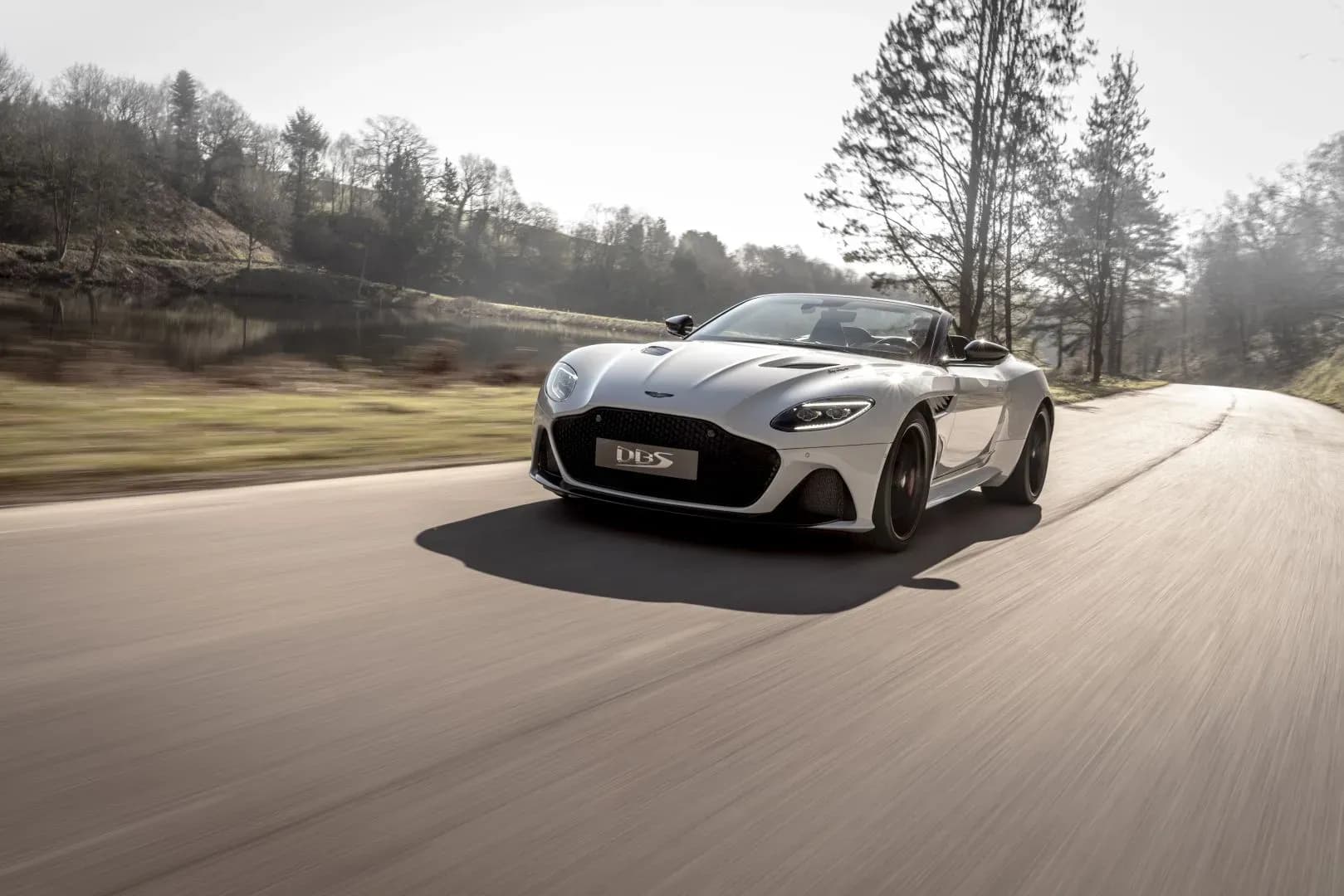 ASTON-MARTIN-DBS