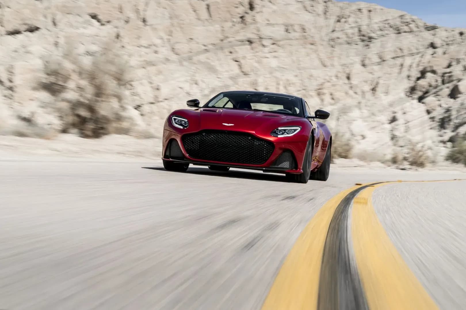 ASTON-MARTIN-DBS
