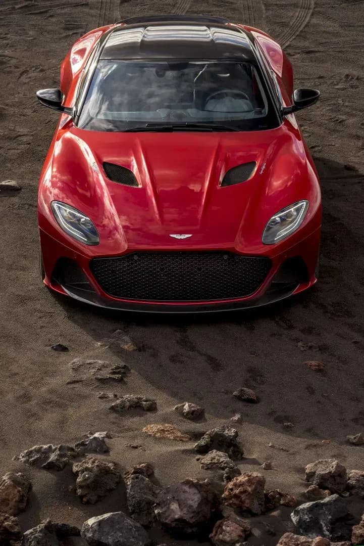 ASTON-MARTIN-DBS