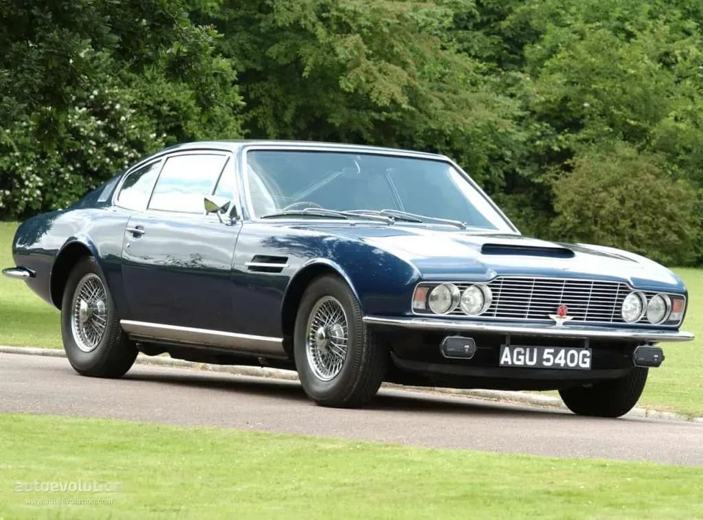 ASTON-MARTIN-DBS