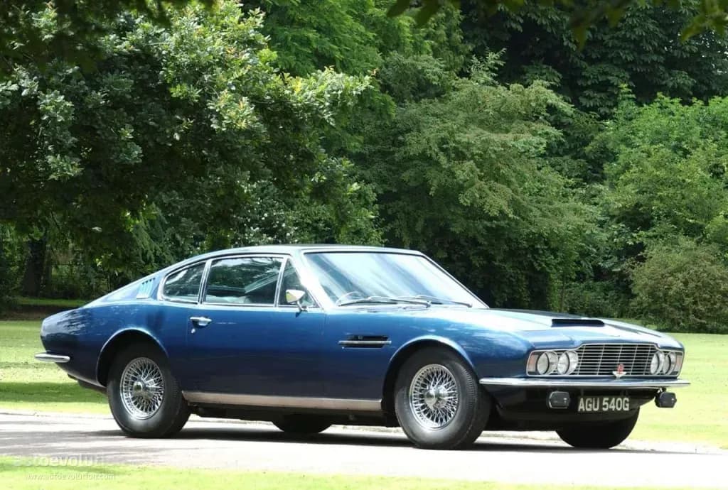 ASTON-MARTIN-DBS