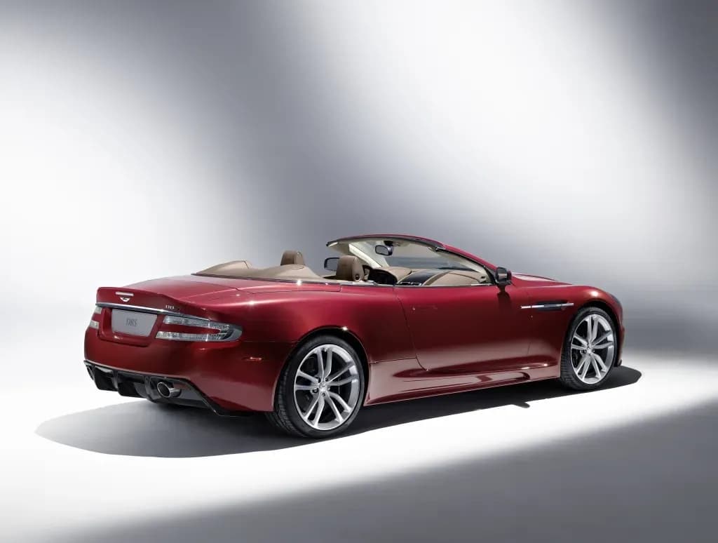 ASTON-MARTIN-DBS-Volante