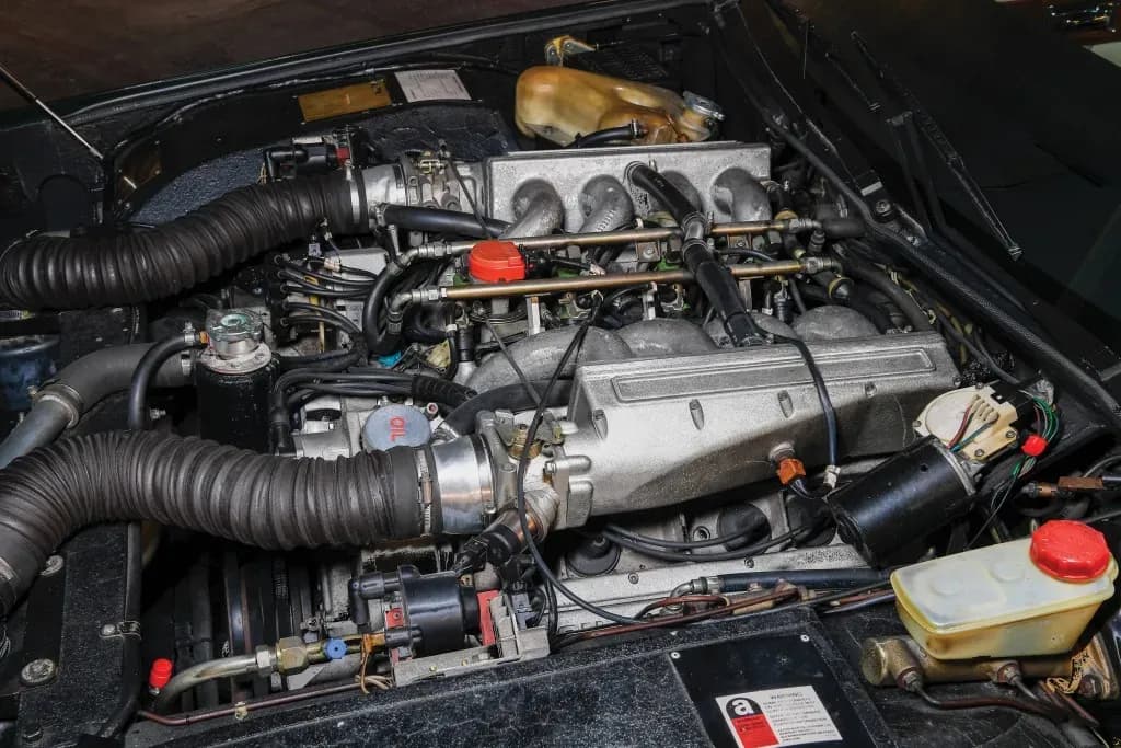ASTON-MARTIN-Lagonda