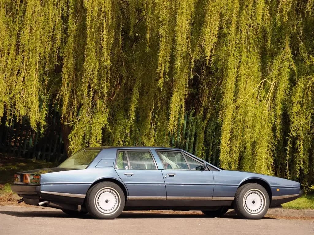 ASTON-MARTIN-Lagonda