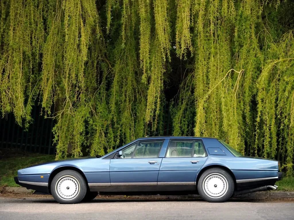 ASTON-MARTIN-Lagonda