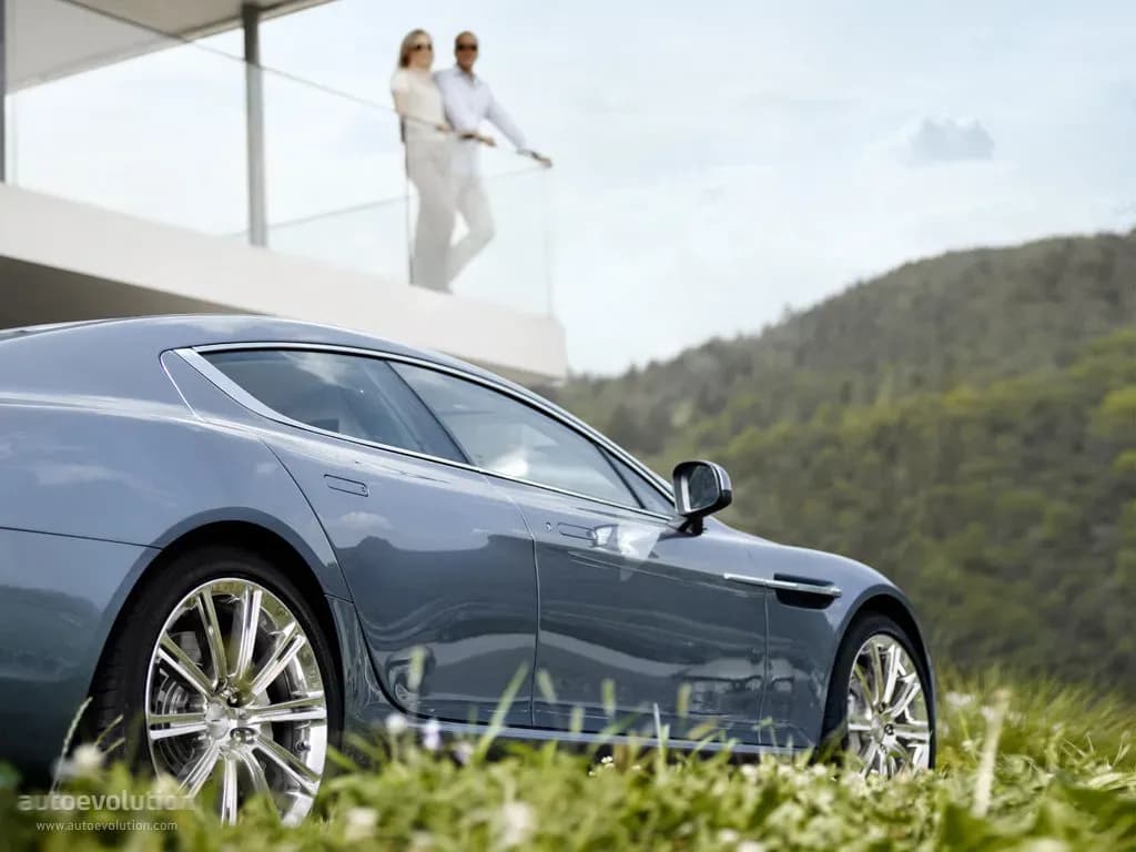 ASTON-MARTIN-Rapide