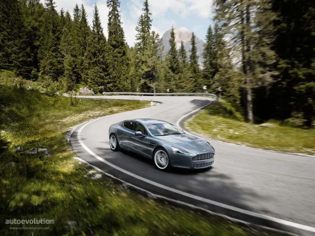 ASTON-MARTIN-Rapide