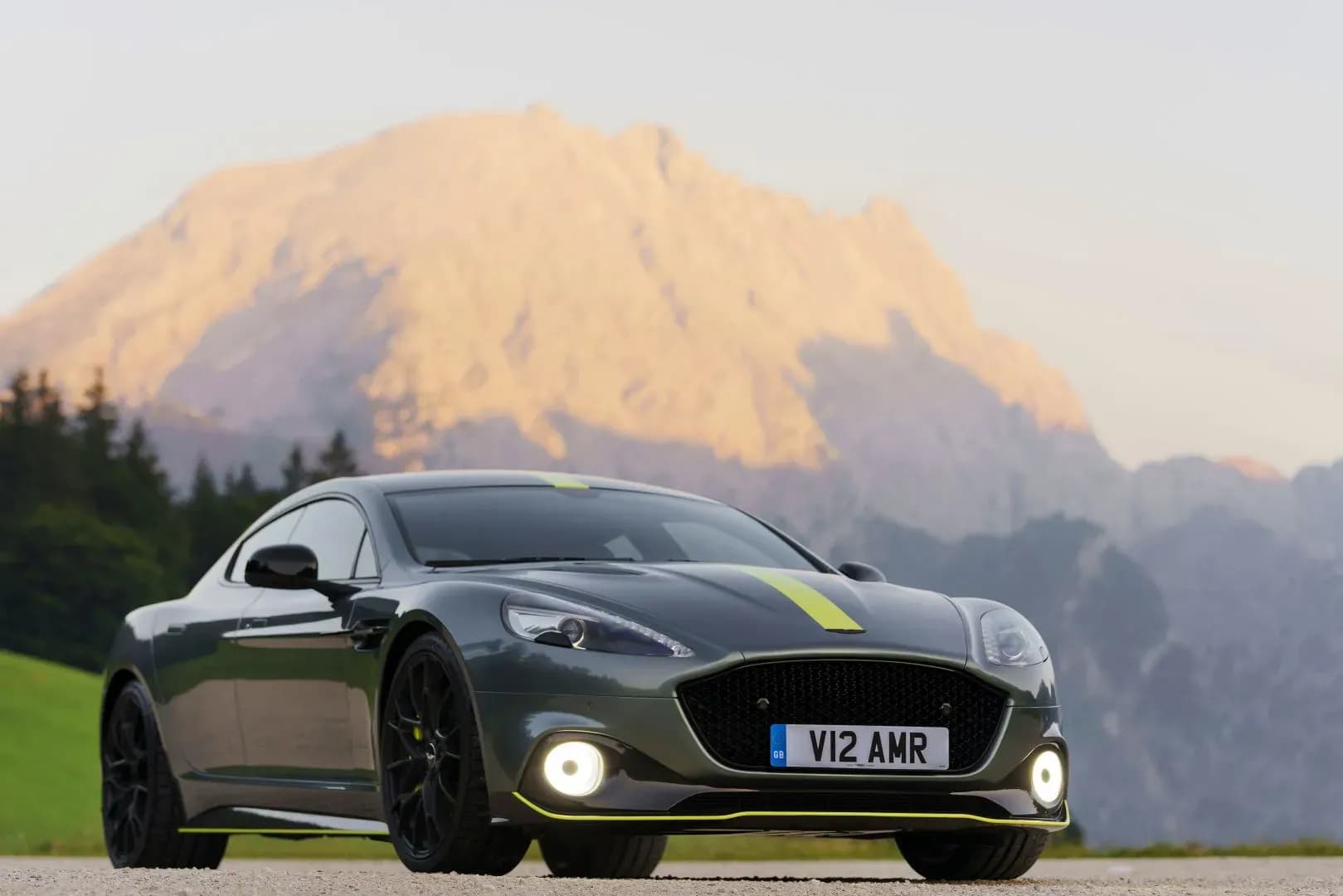 ASTON-MARTIN-Rapide-AMR
