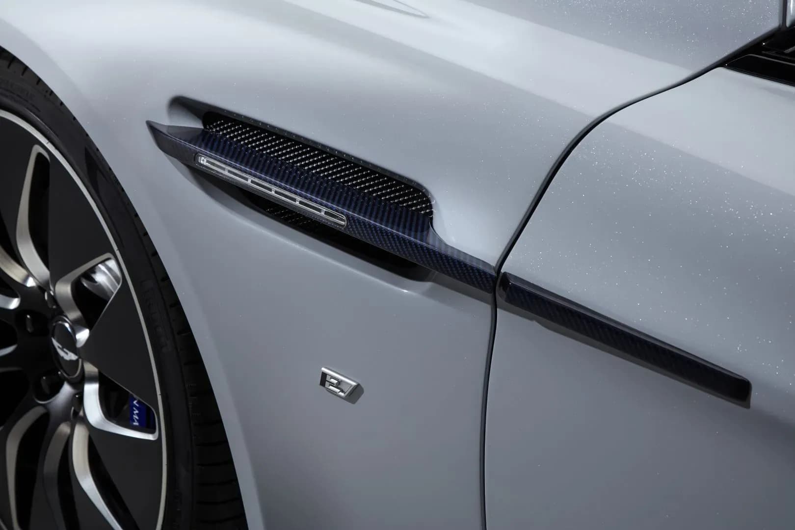 ASTON-MARTIN-Rapide-E