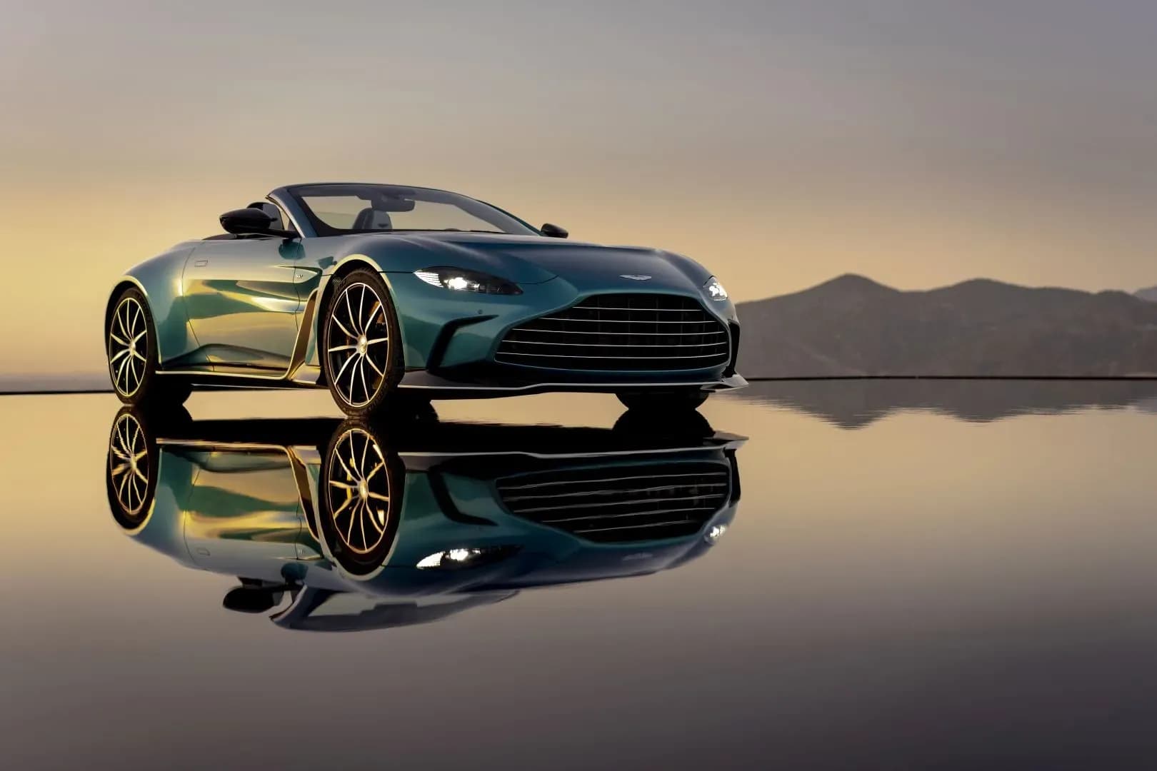ASTON-MARTIN-V12-Vantage
