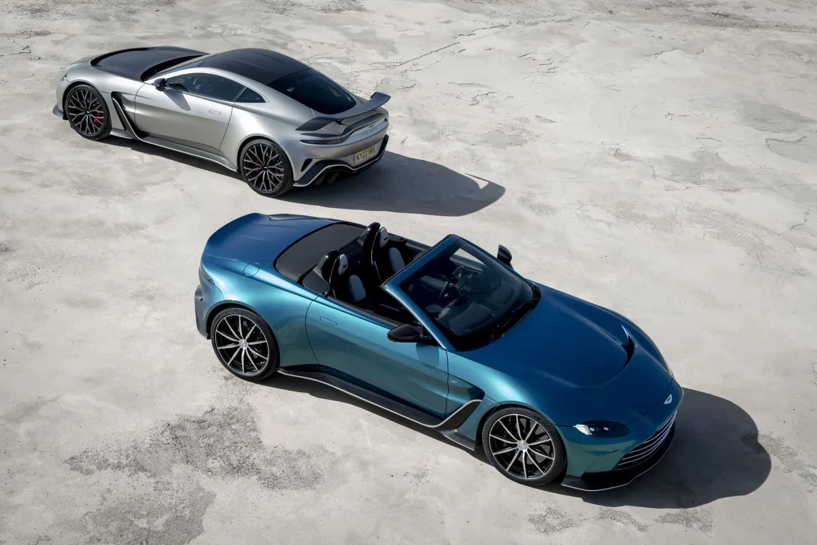 ASTON-MARTIN-V12-Vantage