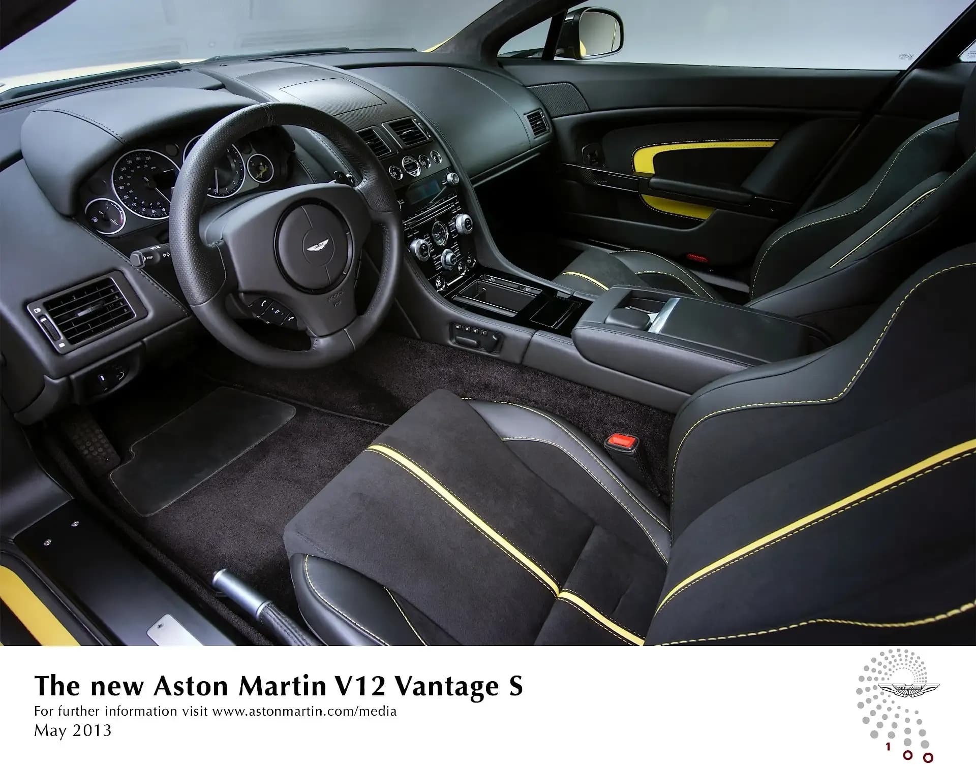 ASTON-MARTIN-V12-Vantage