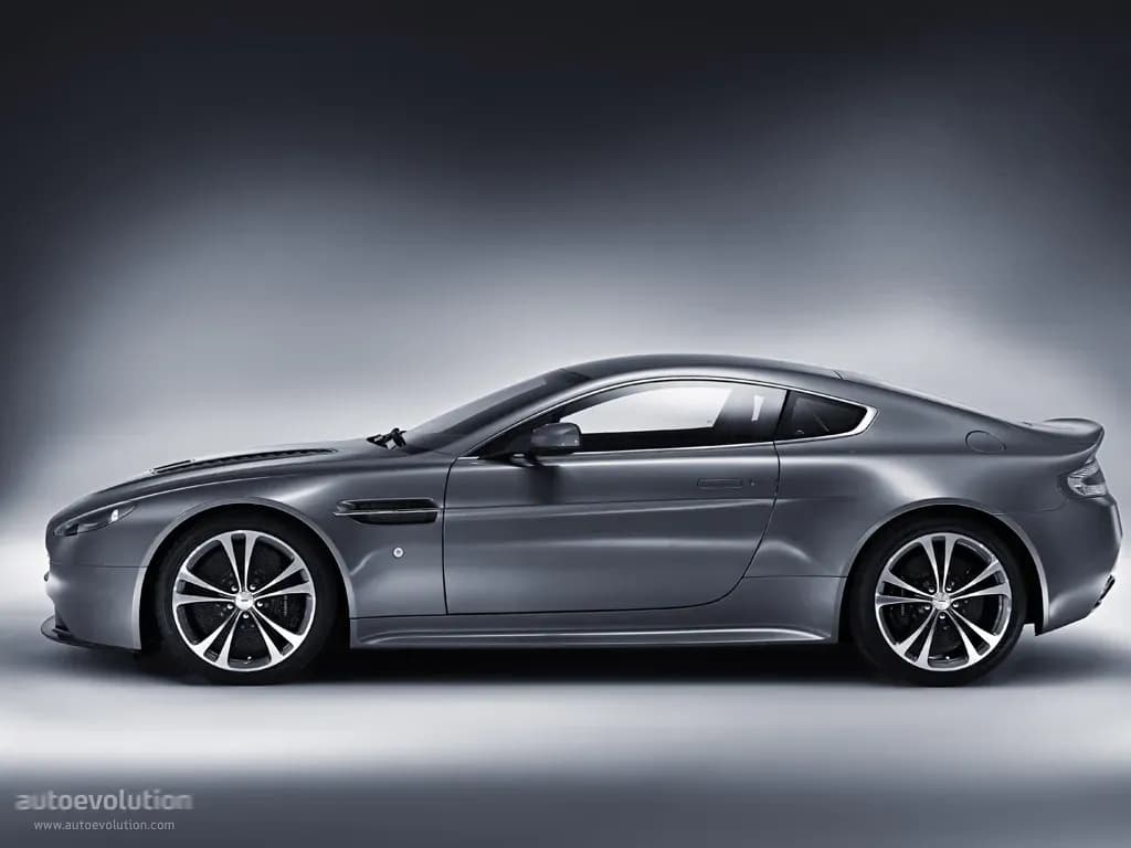 ASTON-MARTIN-V12-Vantage
