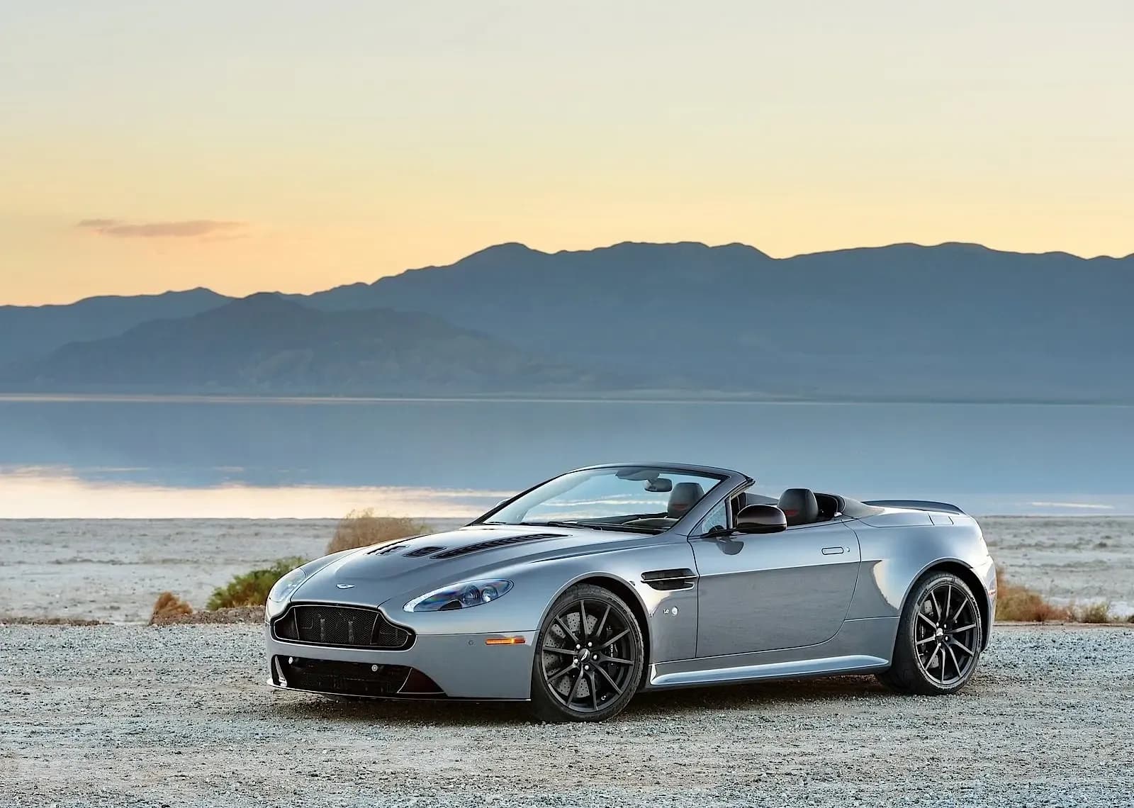 ASTON-MARTIN-V12-Vantage-S-Roadster